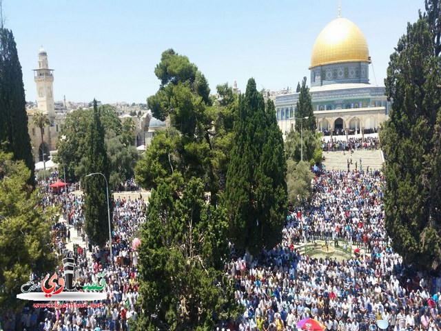 توافد على الاقصى الالاف من سكان الضفة الغربية وحوالي 300 مصل من قطاع غزة تفوق أعمارهم الستين عاماً.